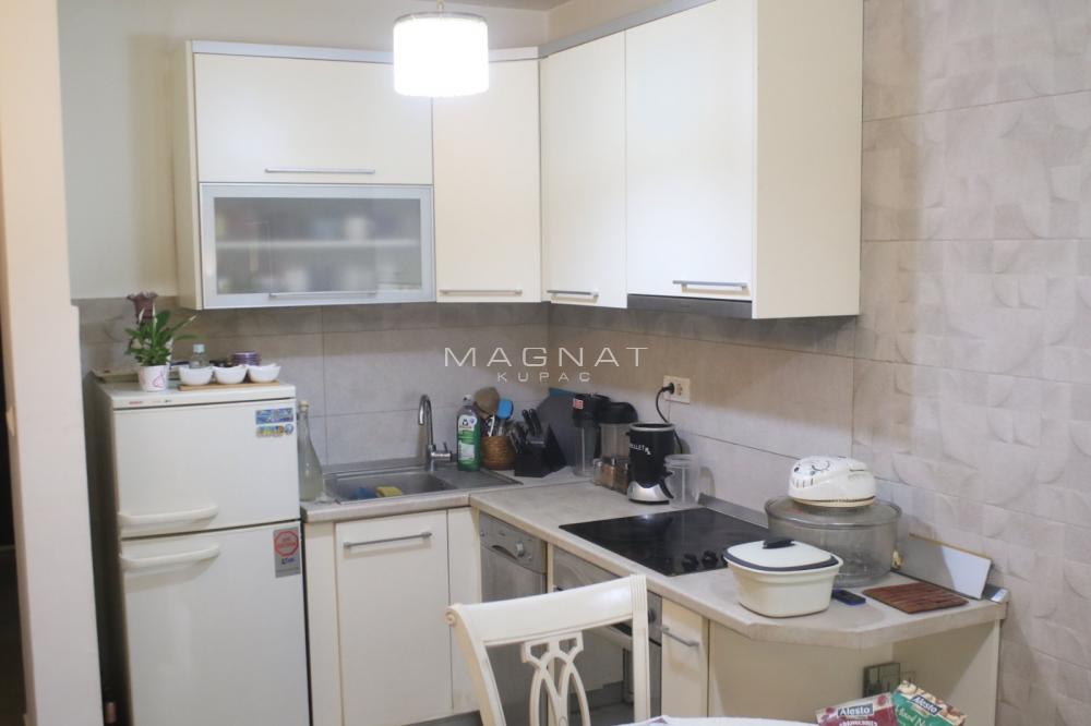 Stan na prodaju u Beogradu, Đeram pijaca, dvoiposoban, 50m2, cena 197500 evra