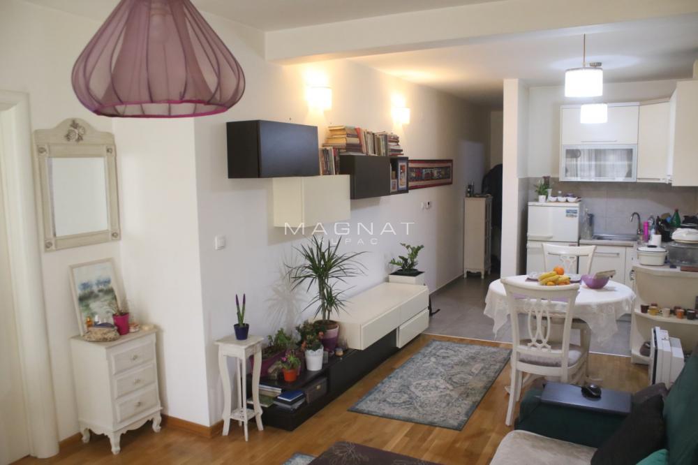 Stan na prodaju u Beogradu, Vračar, dvoiposoban, 57m2, cena 219900 evra