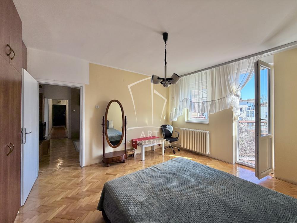 Stan na prodaju u Beogradu, Vračar, troiposoban, 96m2, cena 339000 evra