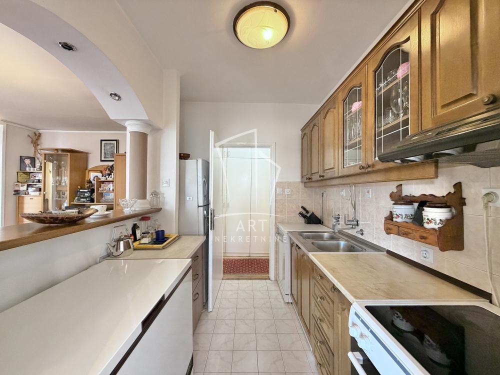 Stan na prodaju u Beogradu, Vračar, troiposoban, 96m2, cena 339000 evra