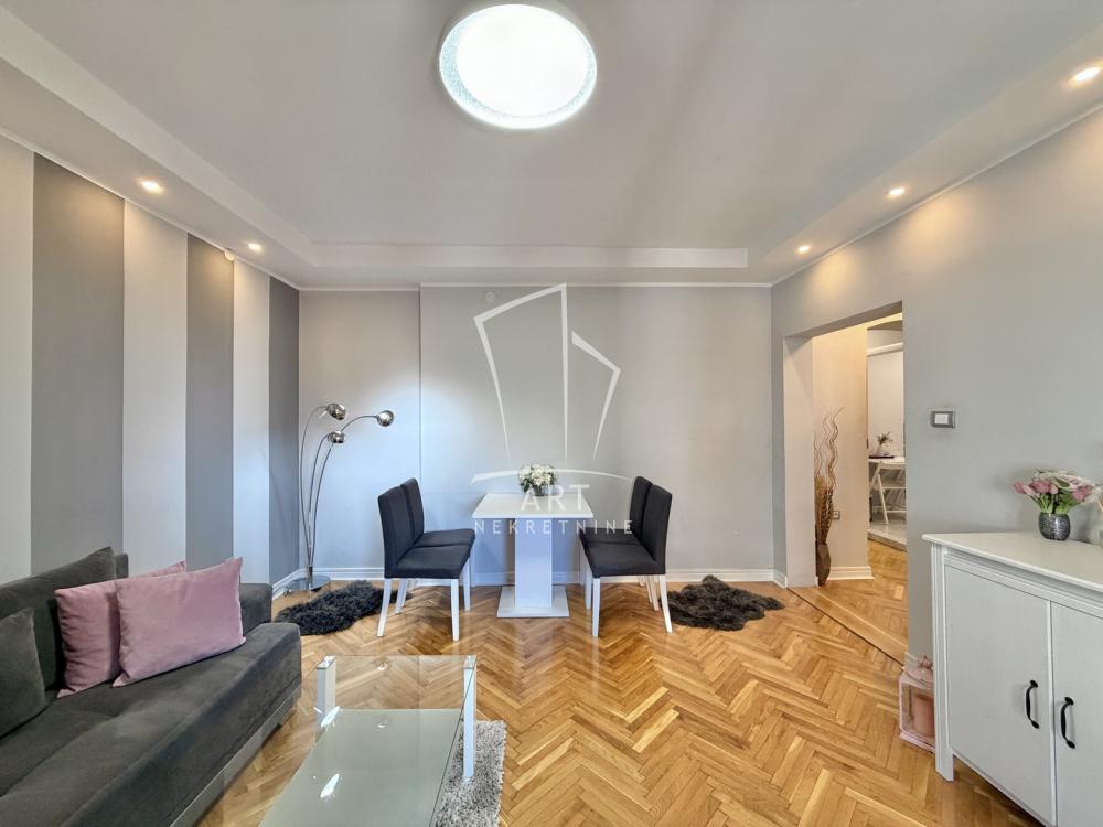 Stan na prodaju u Beogradu, Stari grad, dvosoban, 52m2, cena 250000 evra