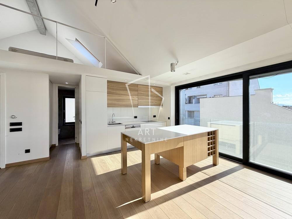 Stan na prodaju u Beogradu, Kalenić pijaca, trosoban, 104m2, cena 470000 evra