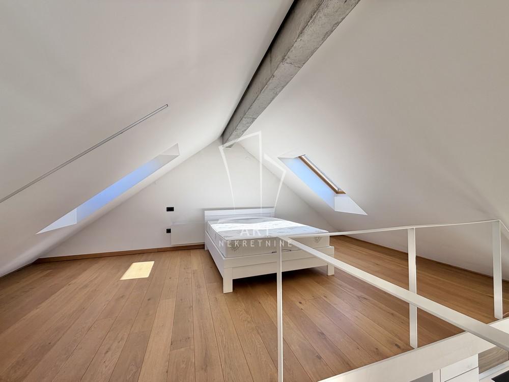 Stan na prodaju u Beogradu, Kalenić pijaca, trosoban, 104m2, cena 470000 evra