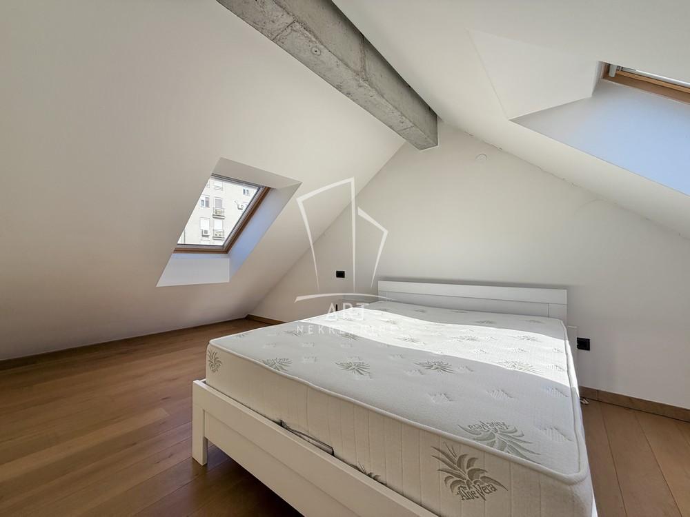 Stan na prodaju u Beogradu, Kalenić pijaca, trosoban, 104m2, cena 470000 evra