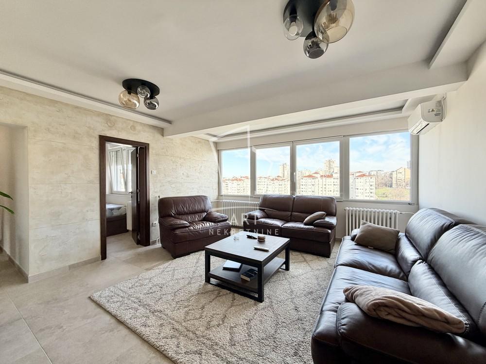 Stan na prodaju u Beogradu, Braće Jerković, trosoban, 67m2, cena 205000 evra