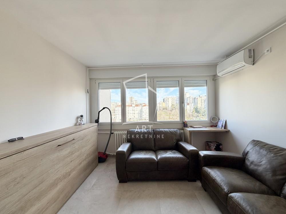 Stan na prodaju u Beogradu, Braće Jerković, trosoban, 67m2, cena 205000 evra