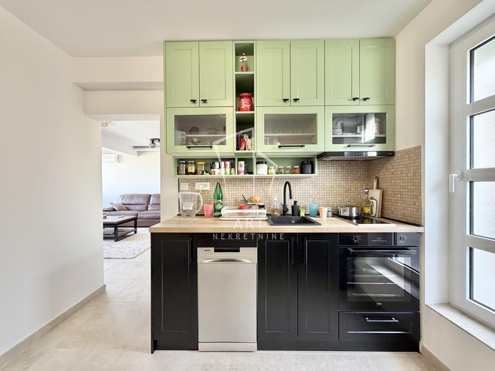 Stan na prodaju u Beogradu, Braće Jerković, trosoban, 67m2, cena 205000 evra