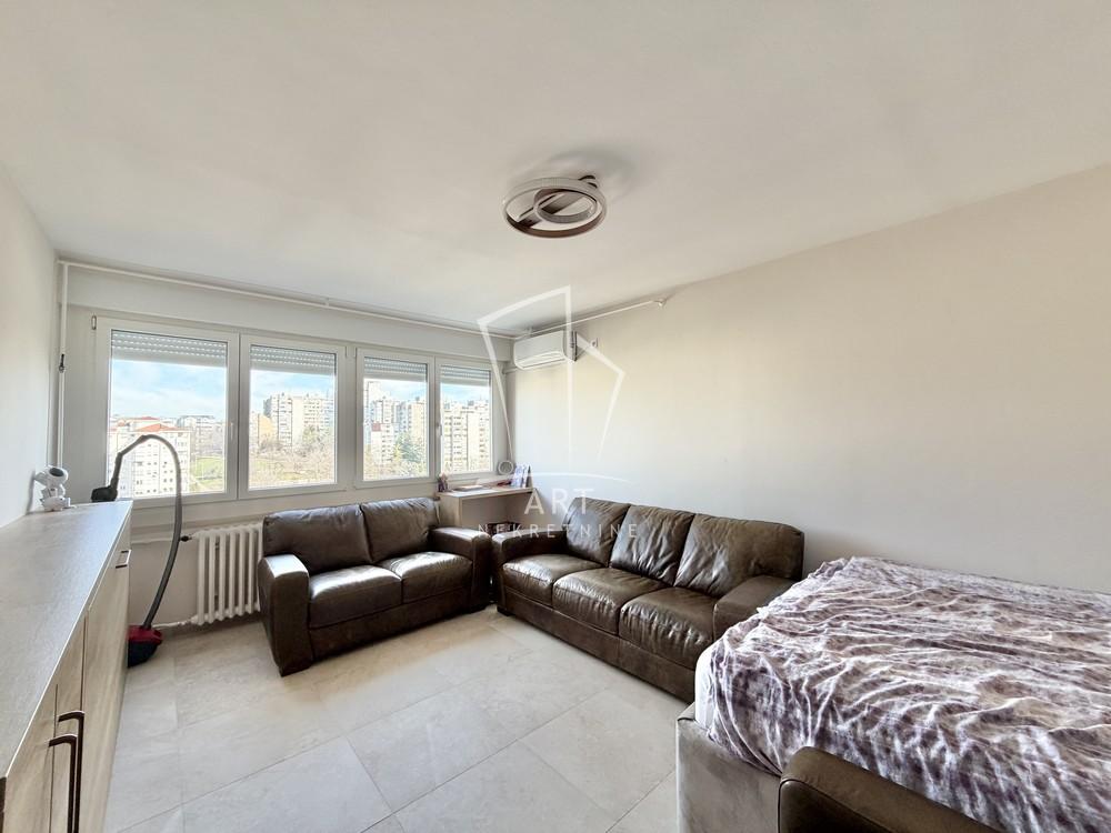 Stan na prodaju u Beogradu, Braće Jerković, trosoban, 67m2, cena 205000 evra