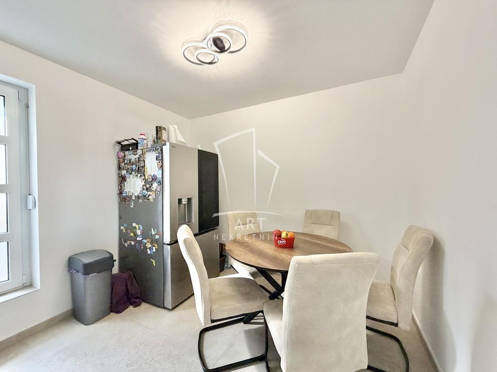 Stan na prodaju u Beogradu, Braće Jerković, trosoban, 67m2, cena 205000 evra