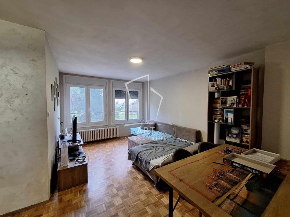 Stan na prodaju u Beogradu, Novi Beograd blok 34 (Studentski grad), troiposoban, 73m2, cena 277000 evra