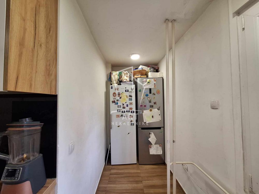 Stan na prodaju u Beogradu, Novi Beograd blok 34 (Studentski grad), troiposoban, 73m2, cena 277000 evra