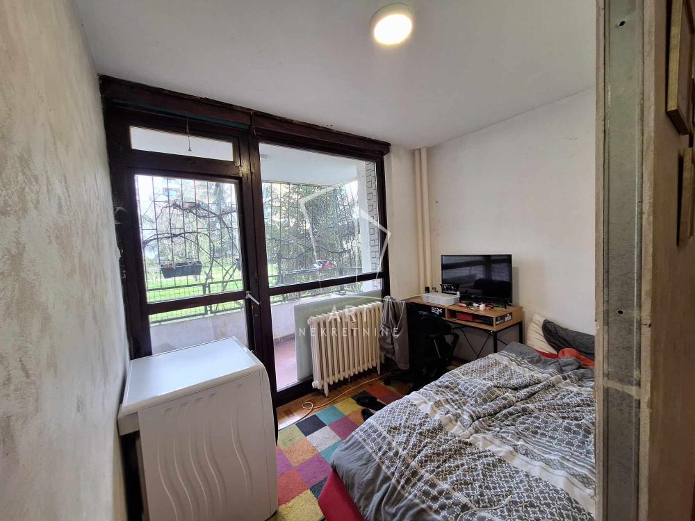 Stan na prodaju u Beogradu, Novi Beograd blok 34 (Studentski grad), troiposoban, 73m2, cena 277000 evra