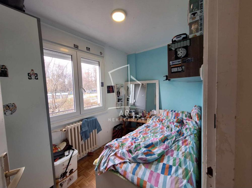 Stan na prodaju u Beogradu, Novi Beograd blok 34 (Studentski grad), troiposoban, 73m2, cena 277000 evra