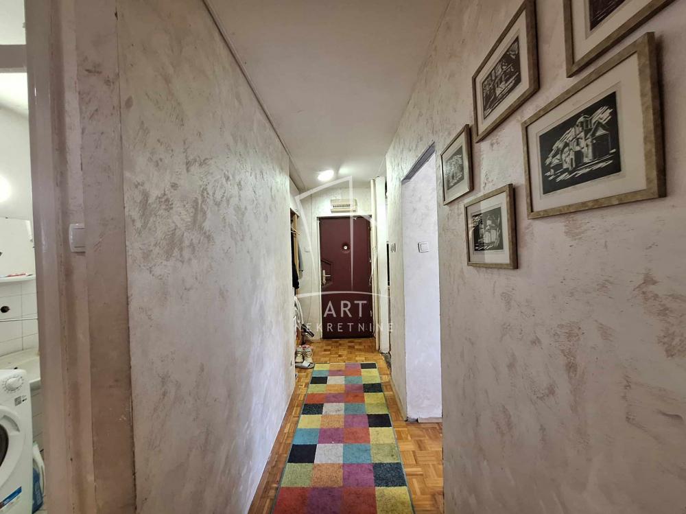 Stan na prodaju u Beogradu, Novi Beograd blok 34 (Studentski grad), troiposoban, 73m2, cena 277000 evra