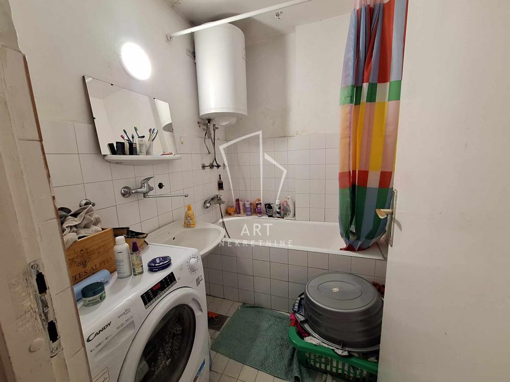 Stan na prodaju u Beogradu, Novi Beograd blok 34 (Studentski grad), troiposoban, 73m2, cena 277000 evra