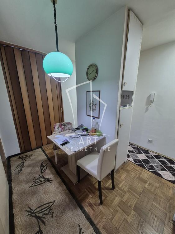 Stan na prodaju u Beogradu, Novi Beograd, jednoiposoban, 43m2, cena 190000 evra