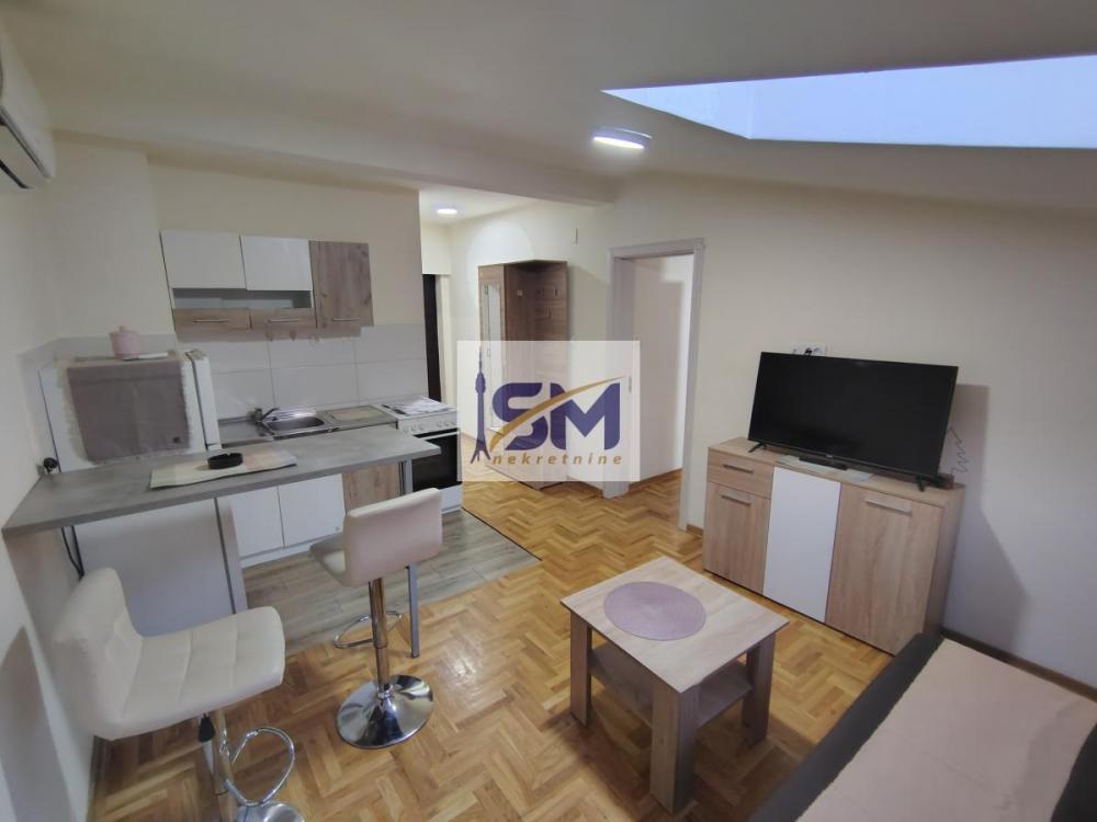 Stan na prodaju u Beogradu, Karaburma, jednoiposoban, 27m2, cena 69500 evra