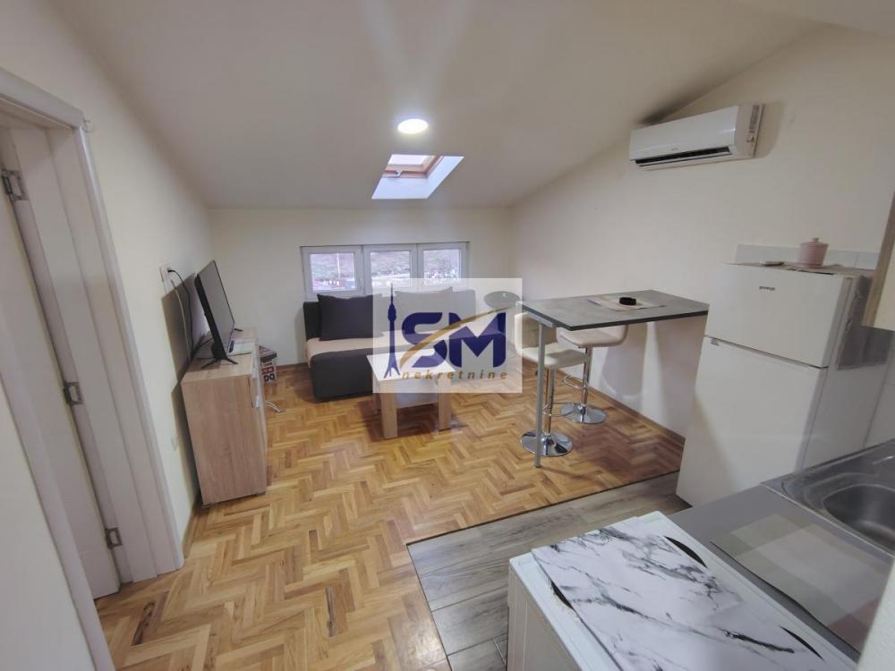 Stan na prodaju u Beogradu, Karaburma, jednoiposoban, 27m2, cena 69500 evra