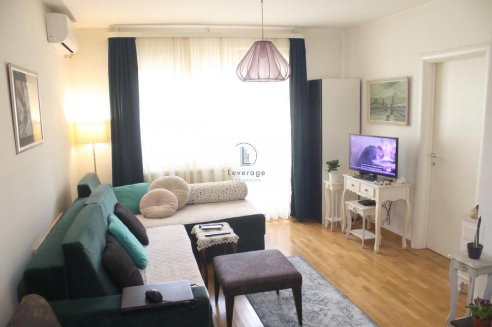 Stan na prodaju u Beogradu, Đeram pijaca, dvosoban, 50m2, cena 197500 evra