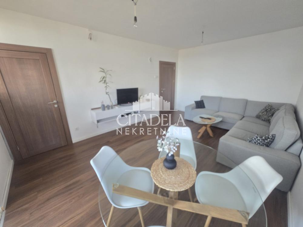 Stan na prodaju u Beogradu, Petlovo brdo, dvoiposoban, 52m2, cena 115000 evra