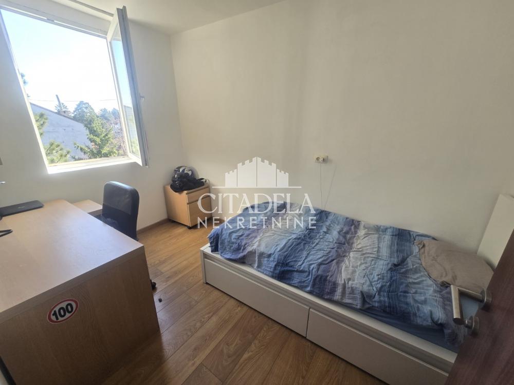 Stan na prodaju u Beogradu, Petlovo brdo, dvoiposoban, 52m2, cena 115000 evra