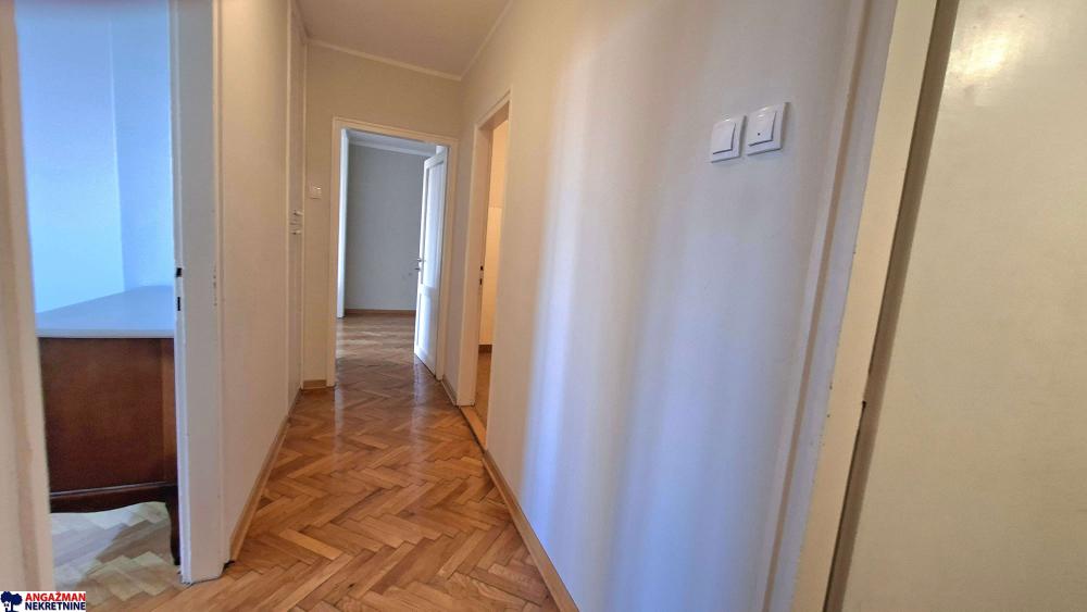 Stan na prodaju u Beogradu, Fontana, trosoban, 72m2, cena 262000 evra