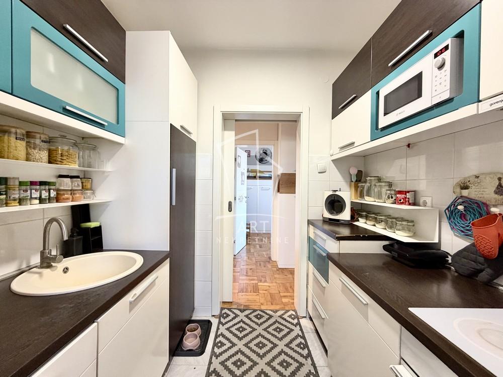 Stan na prodaju u Beogradu, Miljakovac, trosoban, 69m2, cena 199000 evra