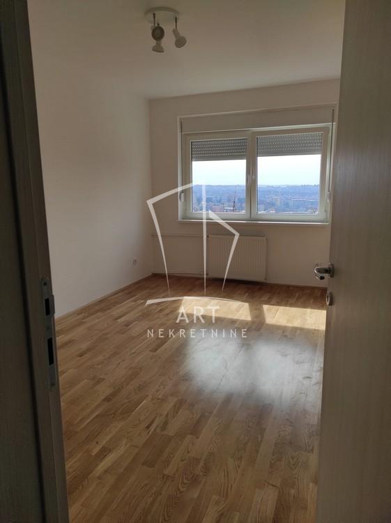 Stan na prodaju u Beogradu, Olimp, trosoban, 61m2, cena 265000 evra