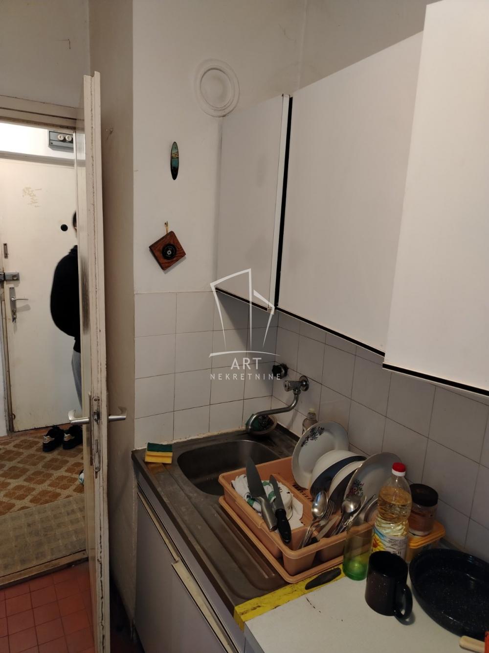 Stan na prodaju u Beogradu, Zemun, dvosoban, 58m2, cena 215000 evra