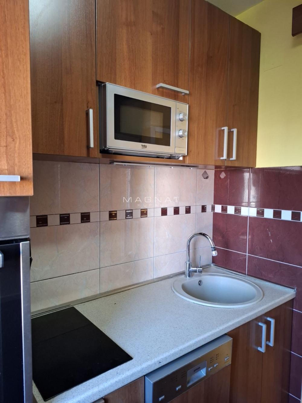 Stan na prodaju u Beogradu, Novi Beograd, jednoiposoban, 62m2, cena 233000 evra