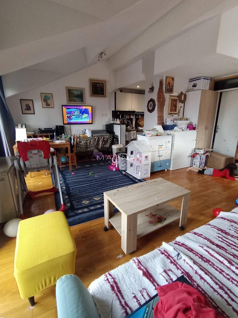 Stan na prodaju u Beogradu, Čukarica, 100m2, cena 325000 evra