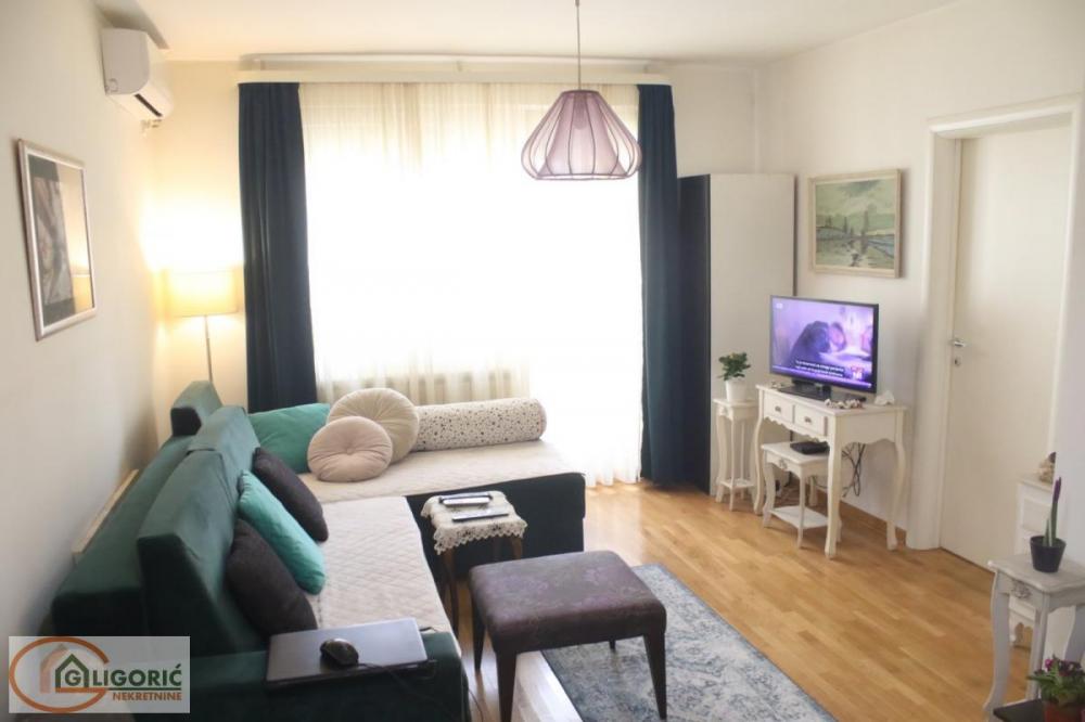 Stan na prodaju u Beogradu, Bulbulder, dvoiposoban, 50m2, cena 197500 evra