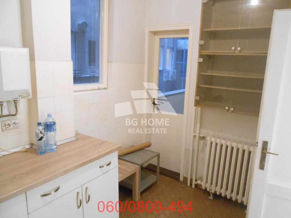 Stan na prodaju u Beogradu, Novi Beograd blok 11C (Stari Merkator), trosoban, 72m2, cena 262000 evra