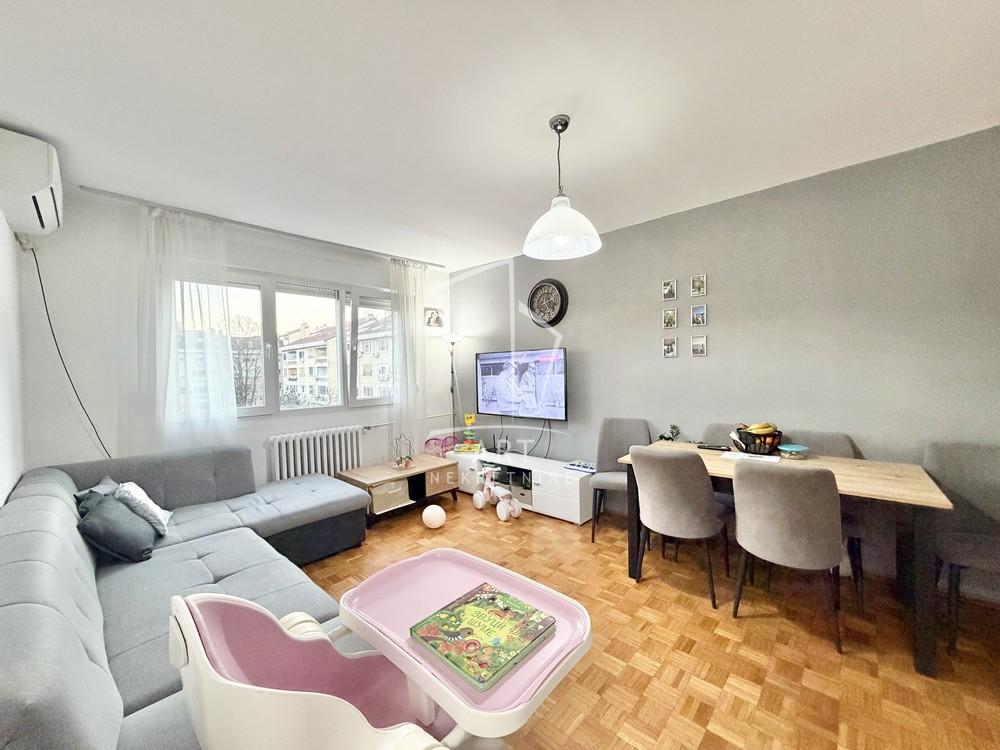 Stan na prodaju u Beogradu, Zemun, jednoiposoban, 40m2, cena 156000 evra