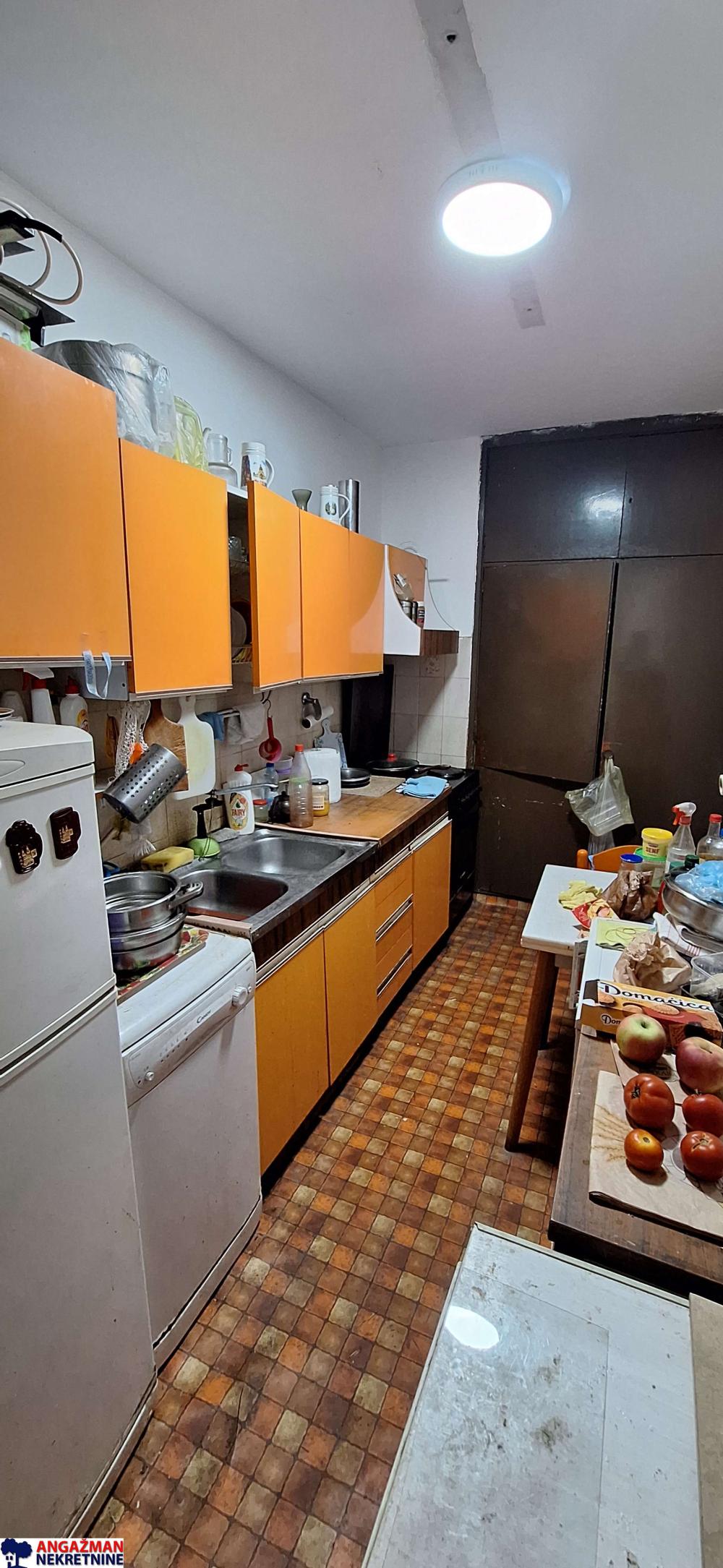 Stan na prodaju u Beogradu, Braće Jerković, dvoiposoban, 64m2, cena 175000 evra