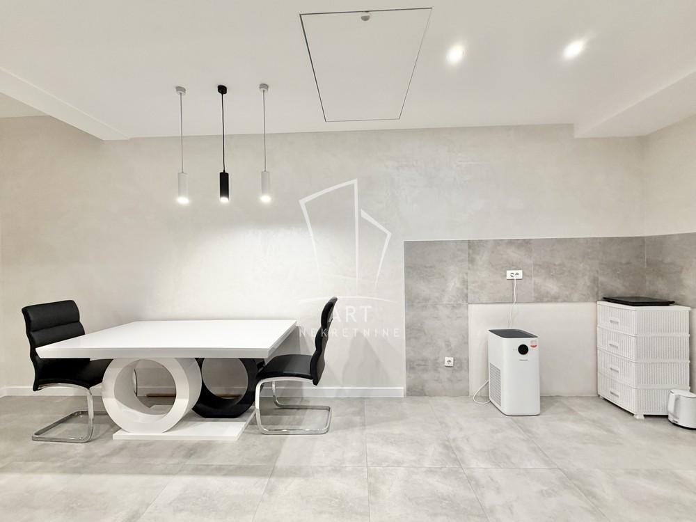 Stan na prodaju u Beogradu, Zemun, trosoban, 59m2, cena 159000 evra