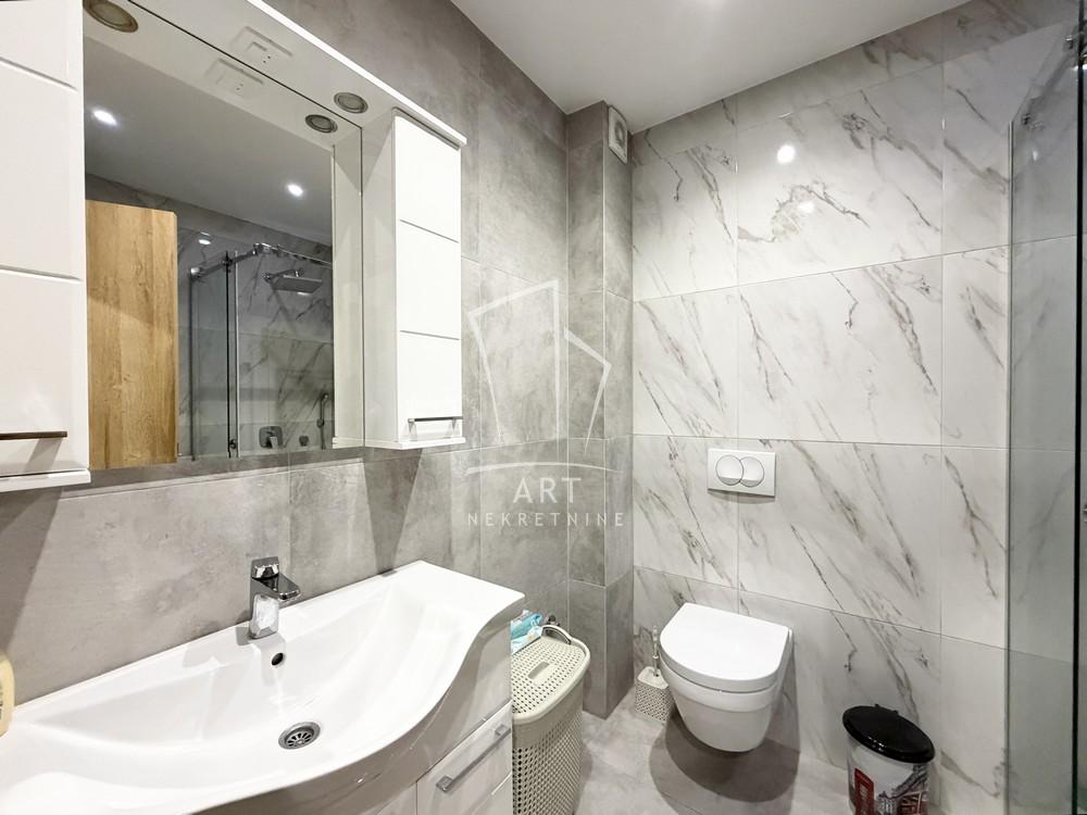 Stan na prodaju u Beogradu, Zemun, trosoban, 59m2, cena 159000 evra