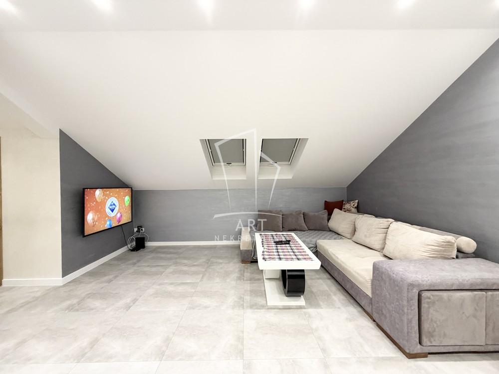 Stan na prodaju u Beogradu, Zemun, trosoban, 59m2, cena 159000 evra