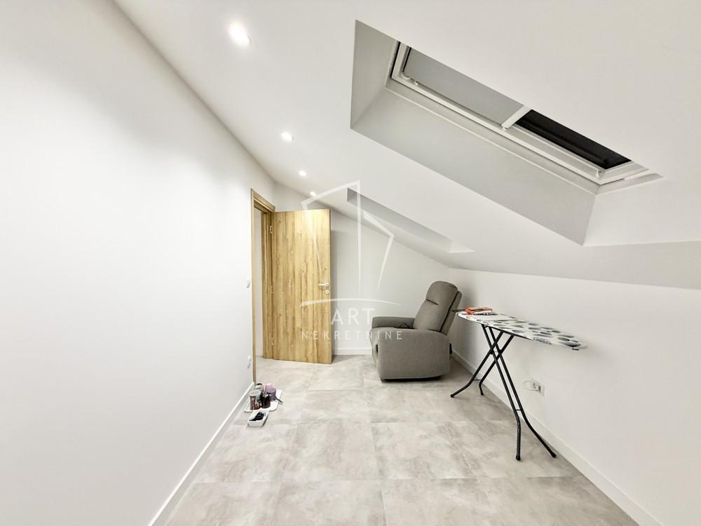 Stan na prodaju u Beogradu, Zemun, trosoban, 59m2, cena 159000 evra