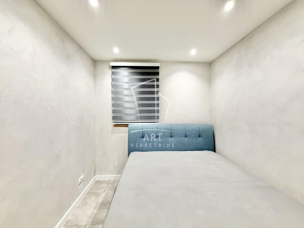 Stan na prodaju u Beogradu, Zemun, trosoban, 59m2, cena 159000 evra