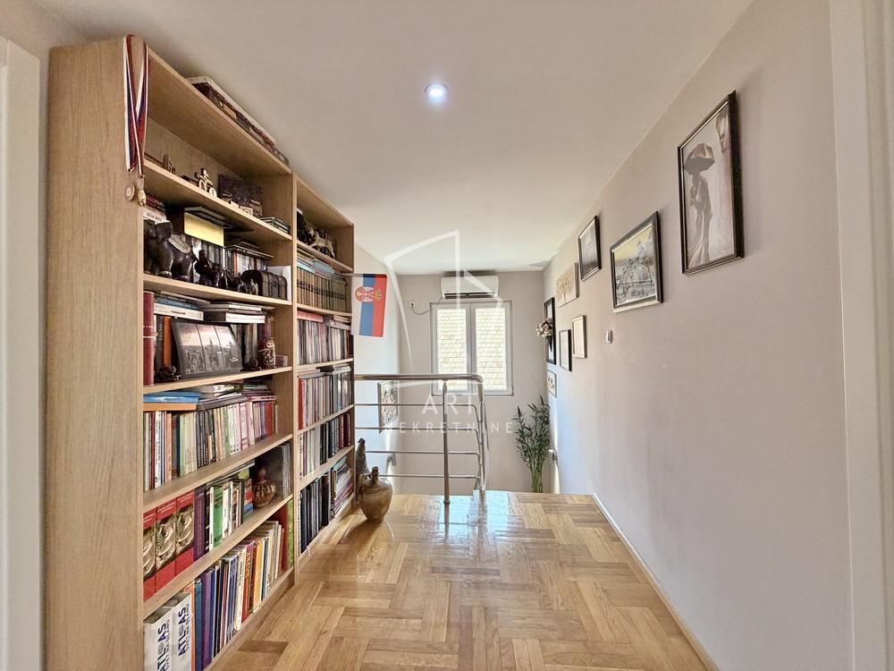 Stan na prodaju u Beogradu, Žarkovo, cetvorosoban, 95m2, cena 240000 evra