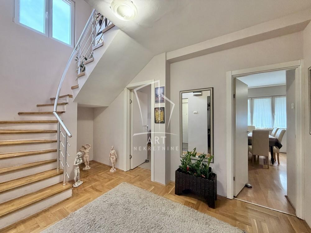 Stan na prodaju u Beogradu, Žarkovo, cetvorosoban, 95m2, cena 240000 evra