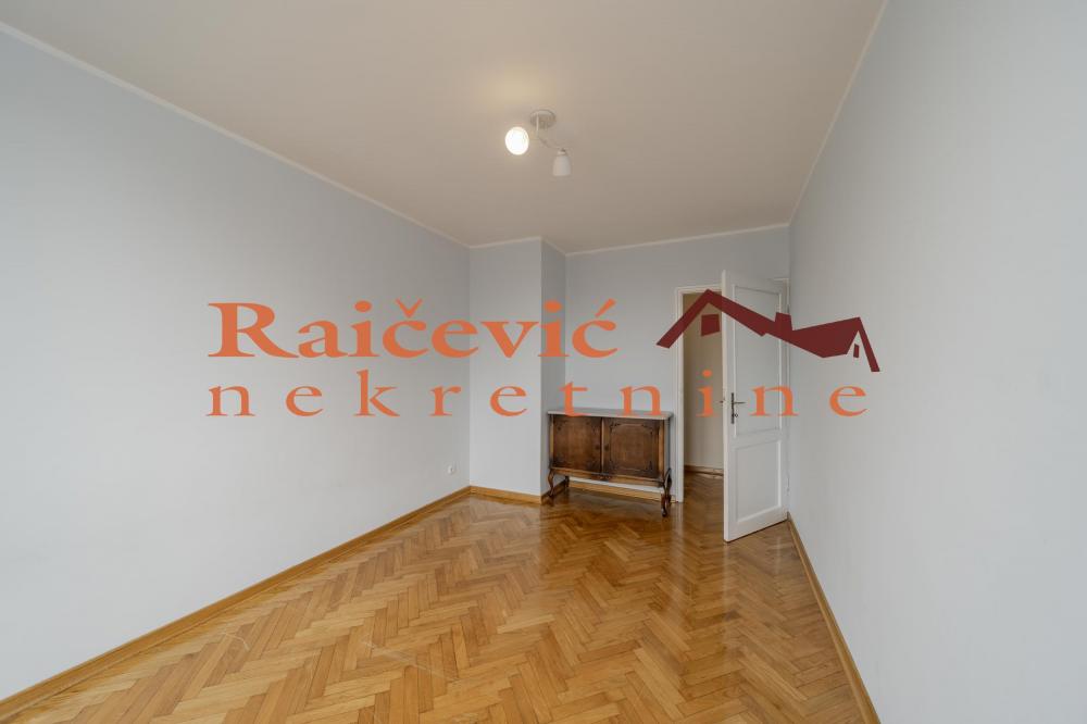 Stan na prodaju u Beogradu, Fontana, trosoban, 72m2, cena 262000 evra