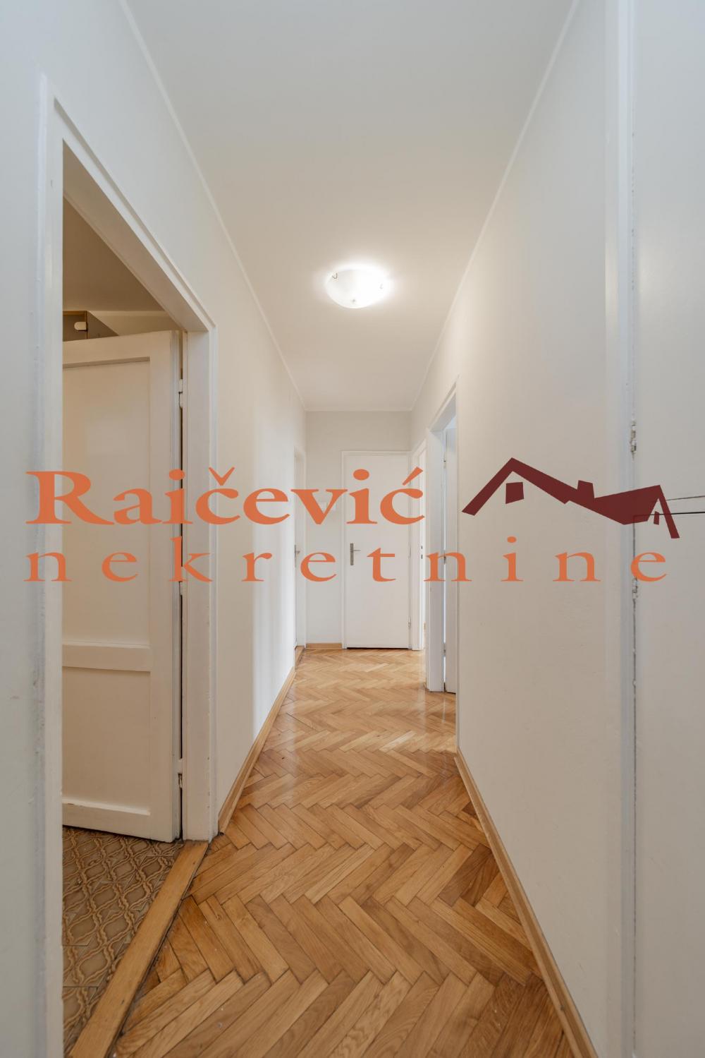 Stan na prodaju u Beogradu, Fontana, trosoban, 72m2, cena 262000 evra