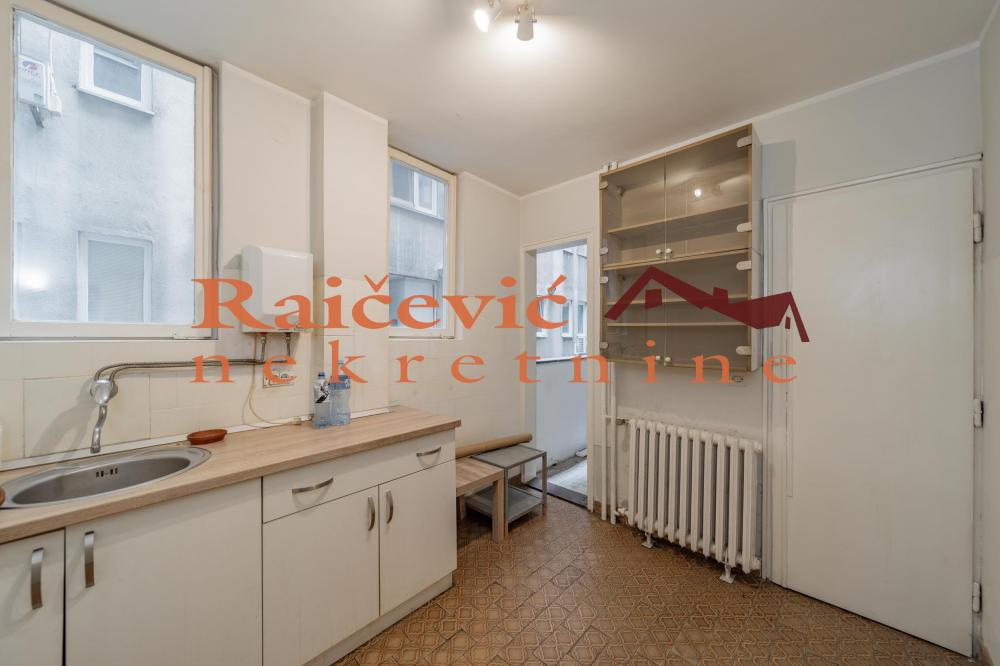 Stan na prodaju u Beogradu, Fontana, trosoban, 72m2, cena 262000 evra