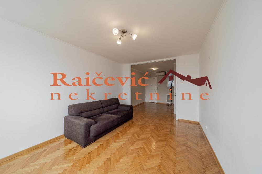 Stan na prodaju u Beogradu, Fontana, trosoban, 72m2, cena 262000 evra