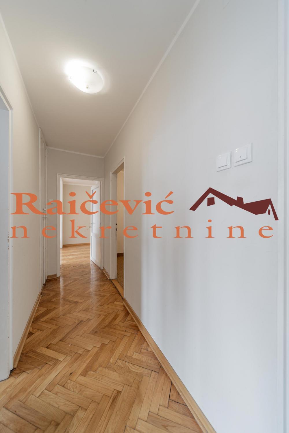 Stan na prodaju u Beogradu, Fontana, trosoban, 72m2, cena 262000 evra