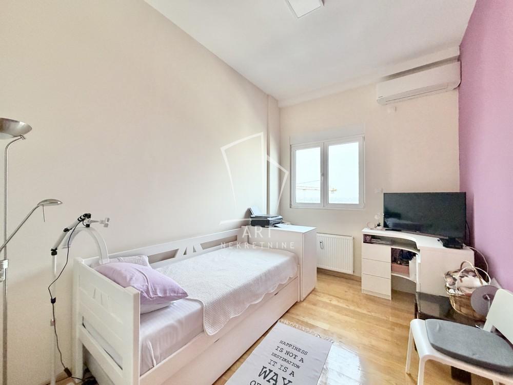 Stan na prodaju u Beogradu, Karaburma, cetvorosoban, 129m2, cena 520000 evra