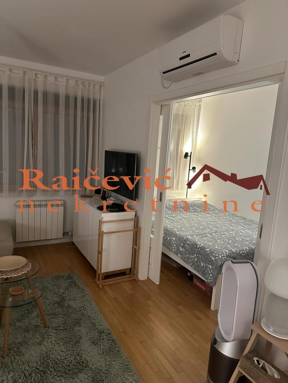 Stan na prodaju u Beogradu, Gornji grad, jednoiposoban, 34m2, cena 172000 evra