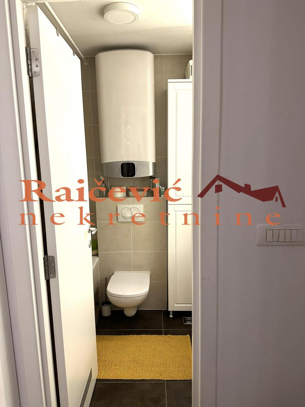 Stan na prodaju u Beogradu, Gornji grad, jednoiposoban, 34m2, cena 172000 evra